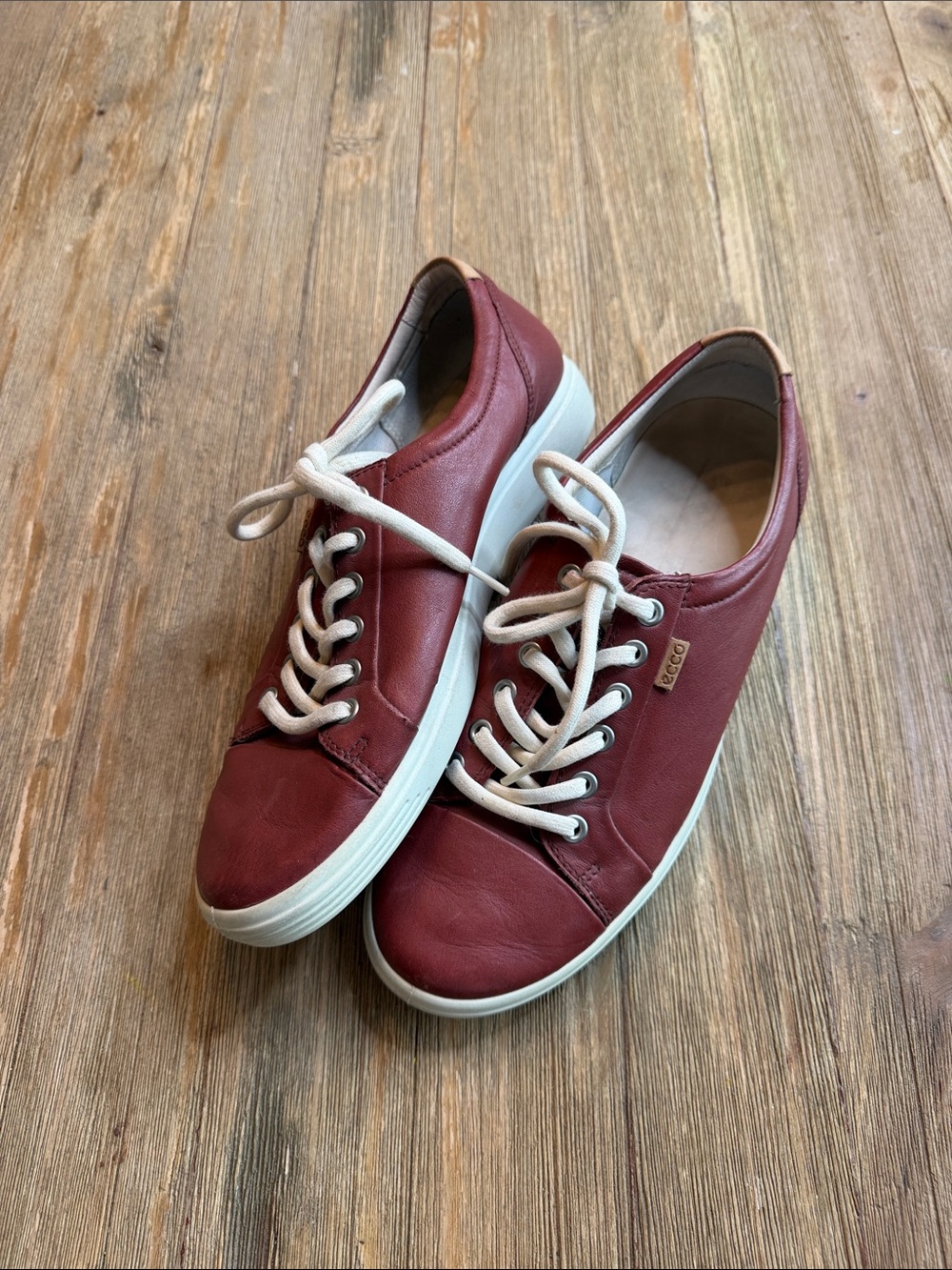 Ecco Women’s Lace-Up Sneakers in Burgundy with Cream Laces US 10, EU41gm